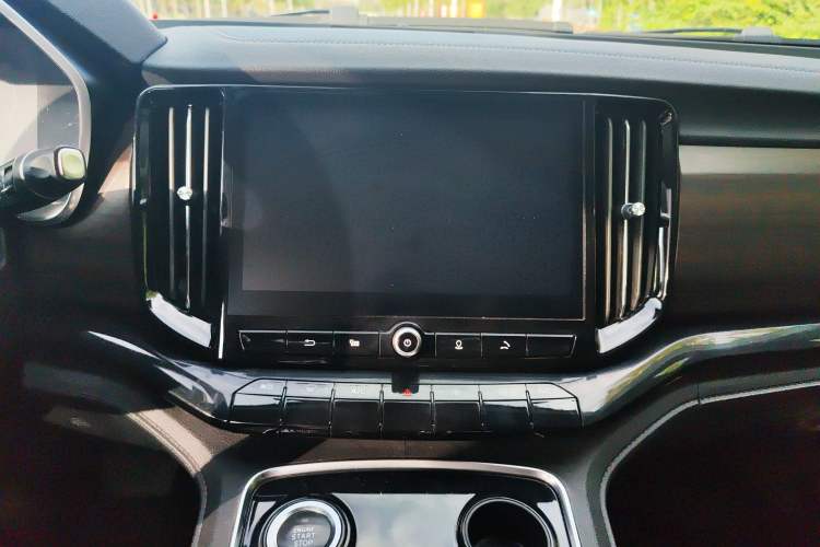 Used JMC Yuhu 9 2019 2.0T Automatic Gasoline Two-Wheel Drive Comfort Edition Audio And AC Panel