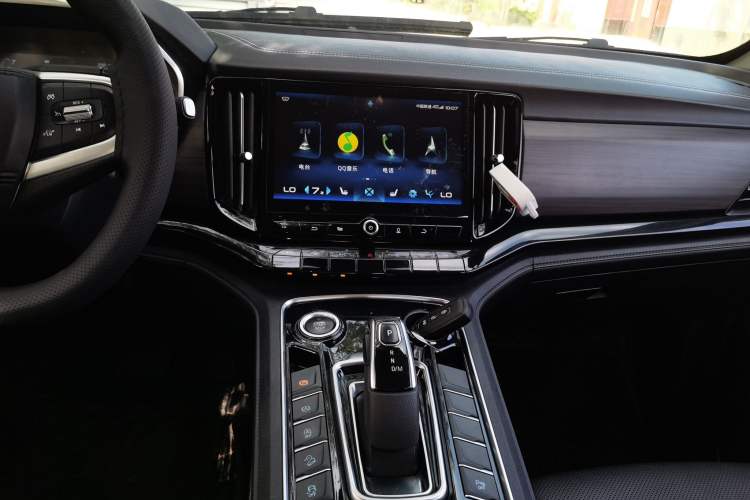 Used JMC Yuhu 9 2019 2.0T Automatic Gasoline Two-Wheel Drive Luxury Edition Audio And AC Panel