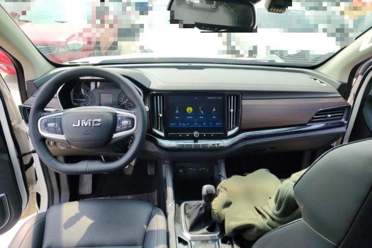 Used JMC Yuhu 9 2019 2.0T Manual Gasoline 4x4 Comfort Edition Center Console