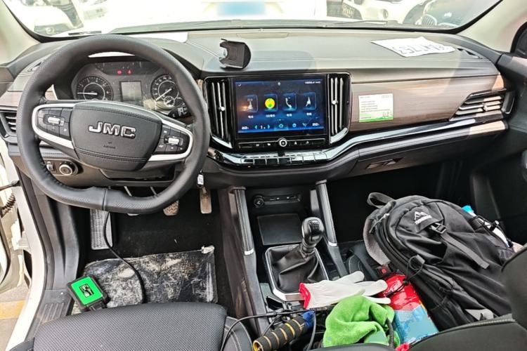 Used JMC Yuhu 9 2019 2.0T Manual Gasoline 4x4 Comfort Edition Center Console
