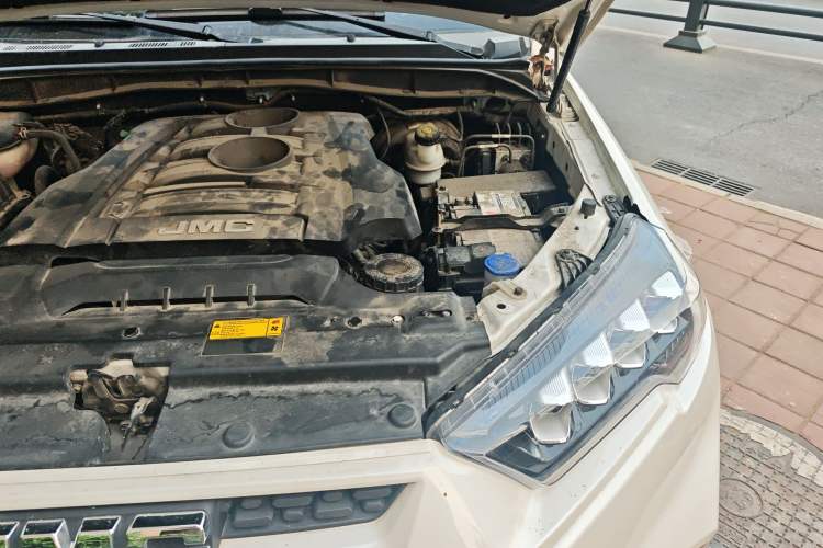 Used JMC Yuhu 9 2019 2.0T Manual Gasoline 4x4 Comfort Edition Engine Bay Left