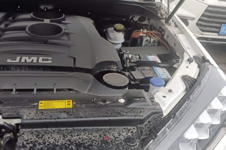 Used JMC Yuhu 9 2019 2.0T Manual Gasoline 4x4 Comfort Edition Engine Bay Left