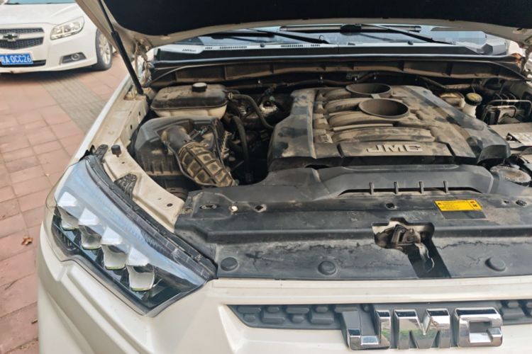 Used JMC Yuhu 9 2019 2.0T Manual Gasoline 4x4 Comfort Edition Engine Bay Right