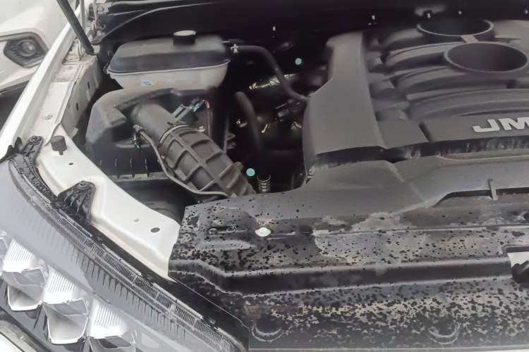 Used JMC Yuhu 9 2019 2.0T Manual Gasoline 4x4 Comfort Edition Engine Bay Right