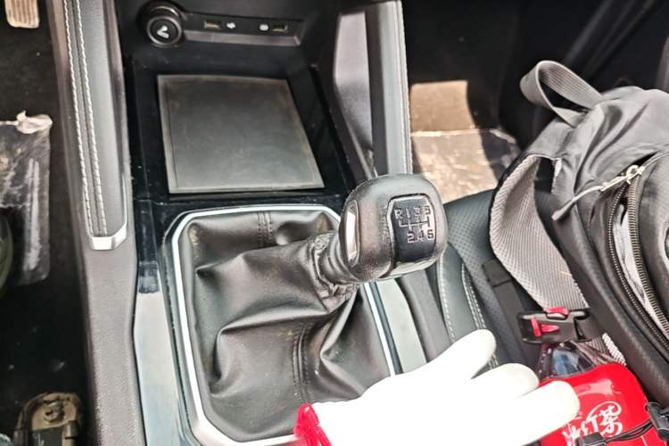 Used JMC Yuhu 9 2019 2.0T Manual Gasoline 4x4 Comfort Edition Gear Lever