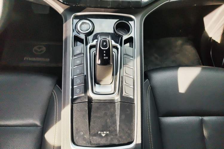 Used JMC Yuhu 9 2019 2.0T Automatic Gasoline Two-Wheel Drive Comfort Edition Gear Lever