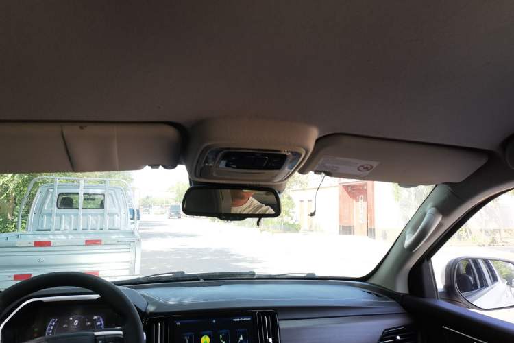 Used JMC Yuhu 9 2019 2.0T Automatic Gasoline Two-Wheel Drive Luxury Edition Headliner