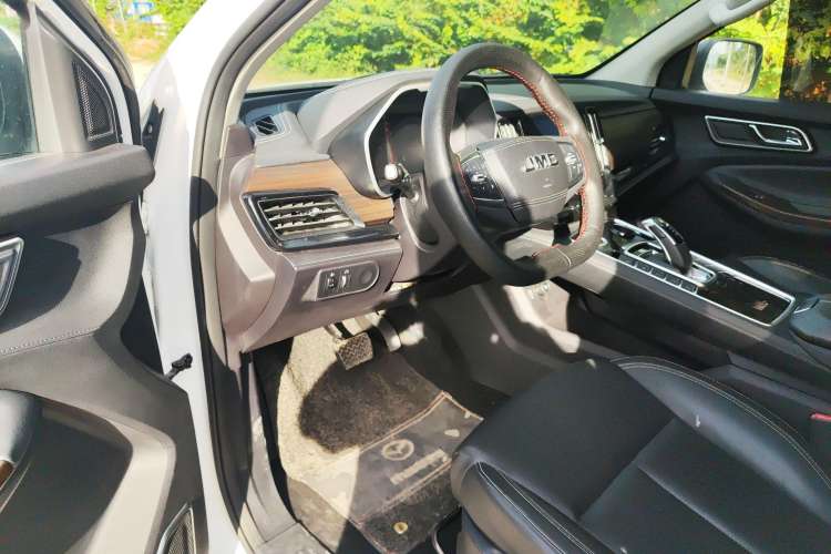 Used JMC Yuhu 9 2019 2.0T Automatic Gasoline Two-Wheel Drive Comfort Edition Interior 3