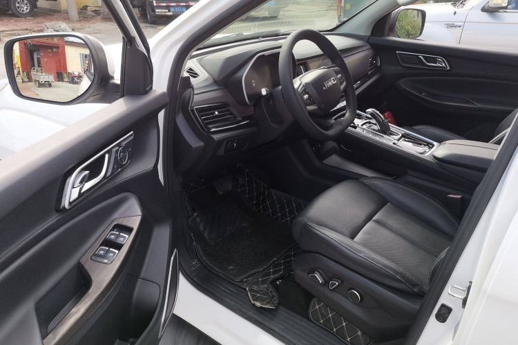 Used JMC Yuhu 9 2019 2.0T Automatic Gasoline Two-Wheel Drive Luxury Edition Interior 3