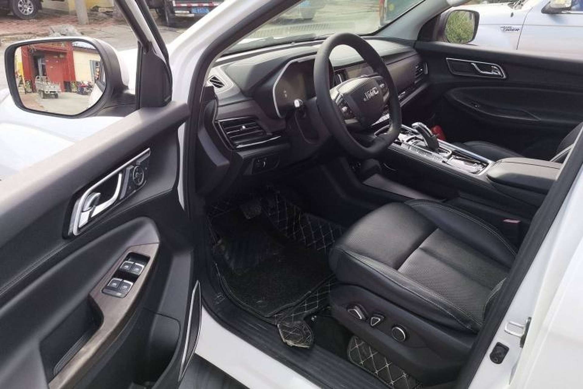 Used JMC Yuhu 9 2019 2.0T Automatic Gasoline Two-Wheel Drive Luxury Edition Interior 3