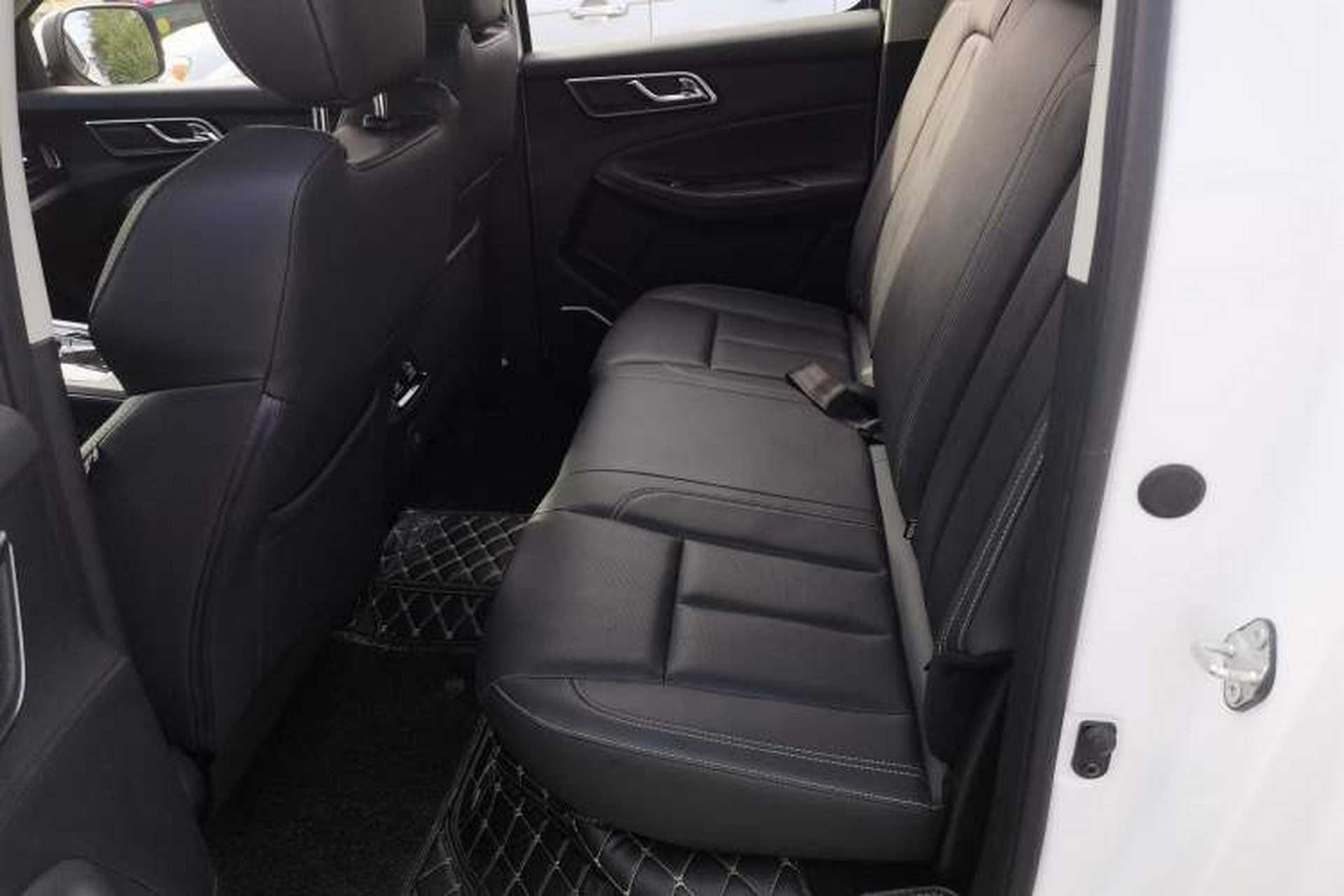 Used JMC Yuhu 9 2019 2.0T Automatic Gasoline Two-Wheel Drive Luxury Edition Interior 4