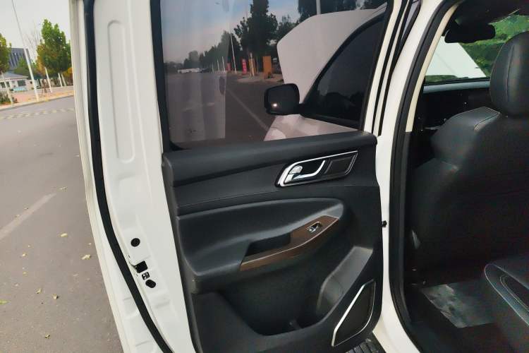 Used JMC Yuhu 9 2019 2.0T Automatic Gasoline Two-Wheel Drive Comfort Edition Interior 8