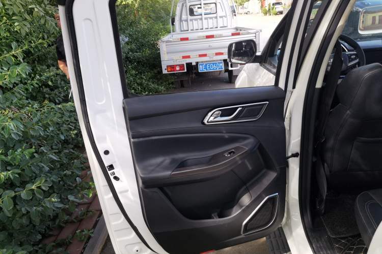 Used JMC Yuhu 9 2019 2.0T Automatic Gasoline Two-Wheel Drive Luxury Edition Interior 8