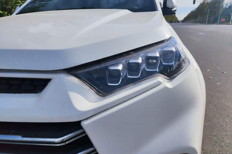 Used JMC Yuhu 9 2019 2.0T Automatic Gasoline Two-Wheel Drive Comfort Edition Left Front Headlight