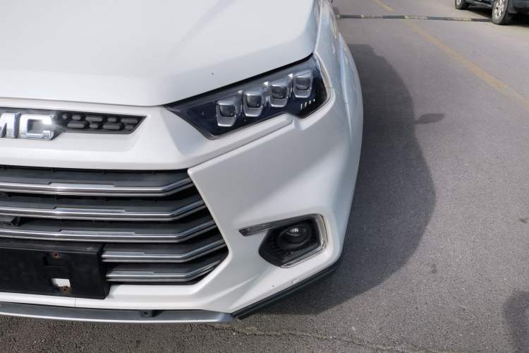 Used JMC Yuhu 9 2019 2.0T Automatic Gasoline Two-Wheel Drive Luxury Edition Left Front Headlight