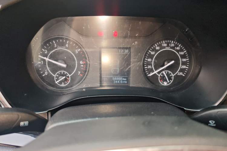 Used JMC Yuhu 9 2019 2.0T Manual Gasoline 4x4 Comfort Edition Odometer Close Up