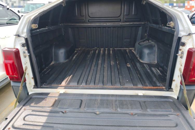 Used JMC Yuhu 9 2019 2.0T Manual Gasoline 4x4 Comfort Edition Trunk