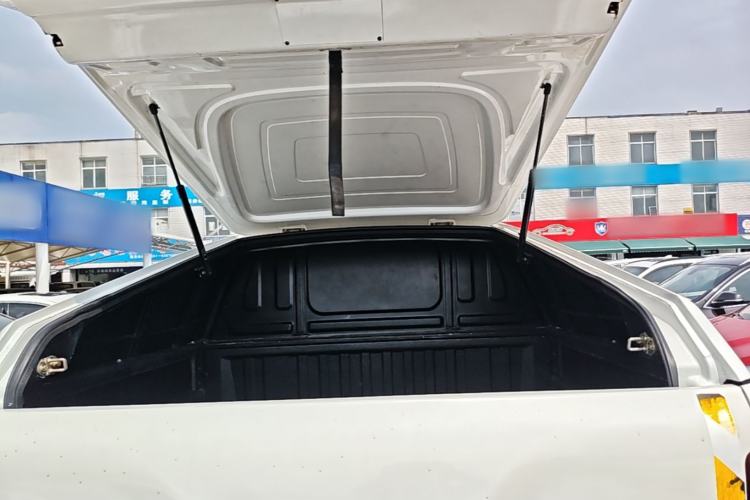 Used JMC Yuhu 9 2019 2.0T Manual Gasoline 4x4 Comfort Edition Trunk