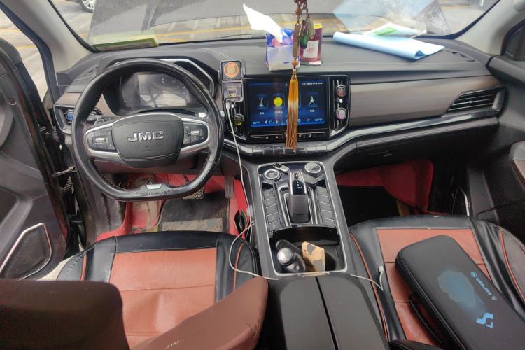 Used JMC Yuhu 9 2020 2.0T Automatic Diesel 4x4 Comfort Edition Center Console
