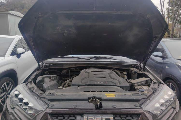 Used JMC Yuhu 9 2020 2.0T Automatic Diesel 4x4 Comfort Edition Engine Bay