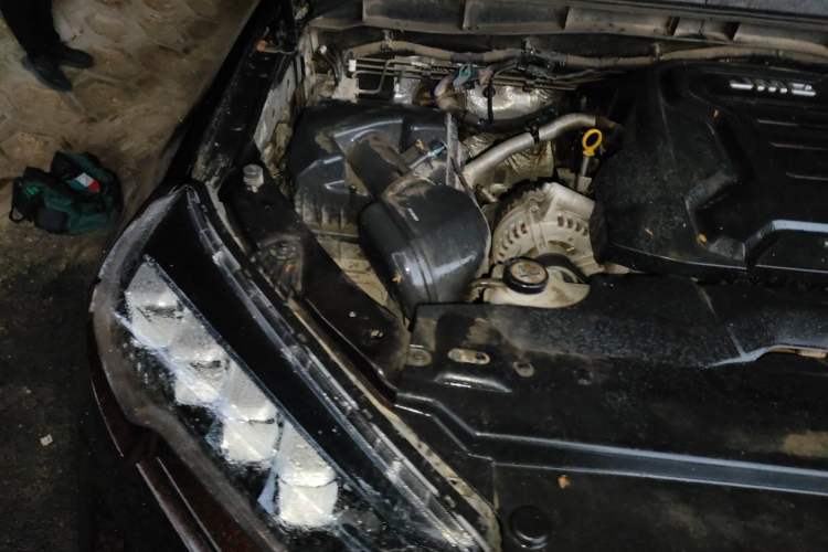 Used JMC Yuhu 9 2020 2.0T Automatic Diesel 4x4 Comfort Edition Engine Bay Right
