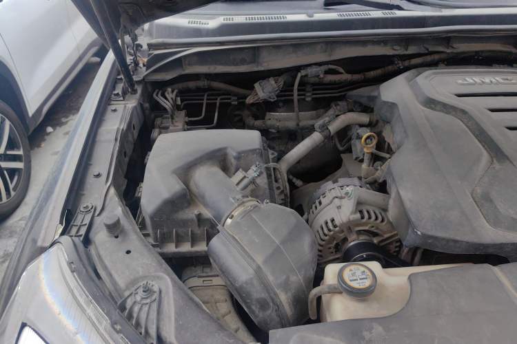 Used JMC Yuhu 9 2020 2.0T Automatic Diesel 4x4 Comfort Edition Engine Bay Right