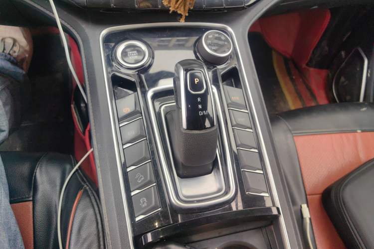Used JMC Yuhu 9 2020 2.0T Automatic Diesel 4x4 Comfort Edition Gear Lever