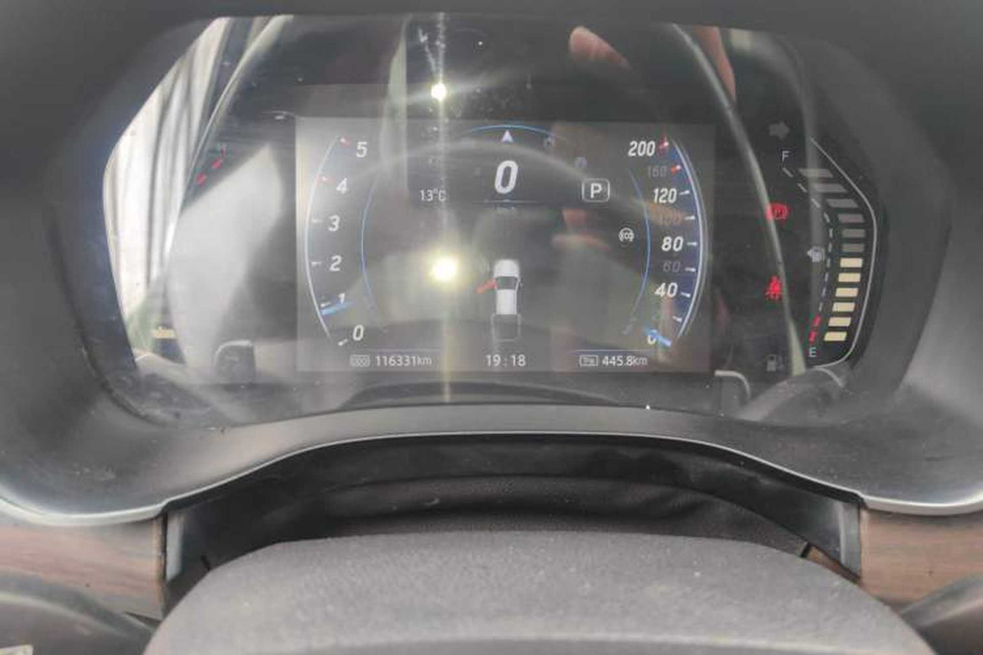 Used JMC Yuhu 9 2020 2.0T Automatic Diesel 4x4 Comfort Edition Odometer Close Up