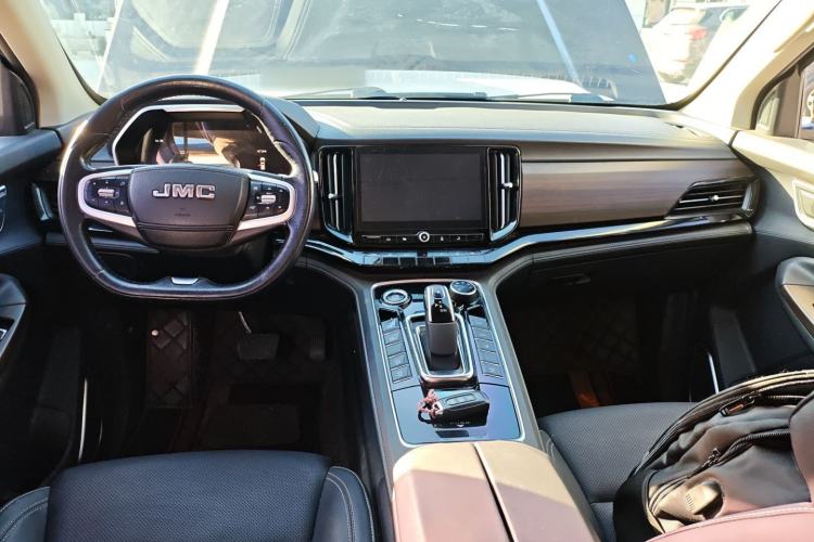 Used JMC Yuhu 9 2020 2.0T Automatic Diesel 4x4 Ultimate Trim Interior 2