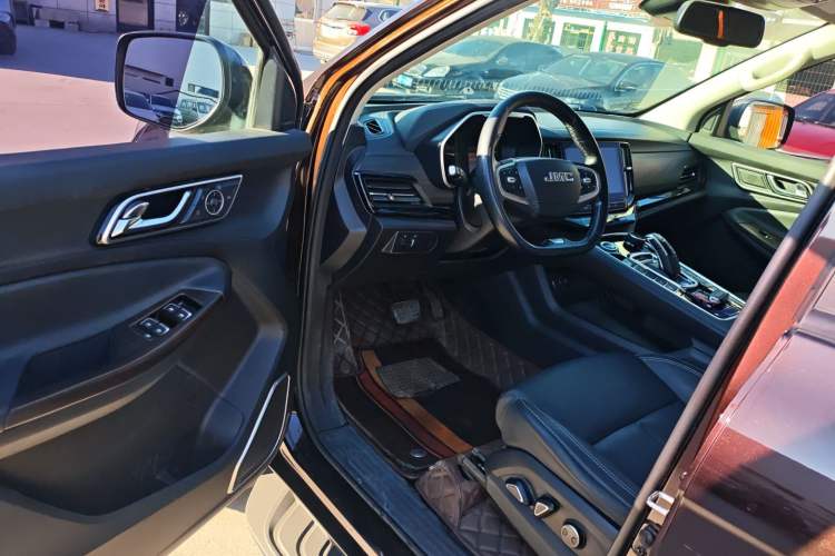 Used JMC Yuhu 9 2020 2.0T Automatic Diesel 4x4 Ultimate Trim Interior 3