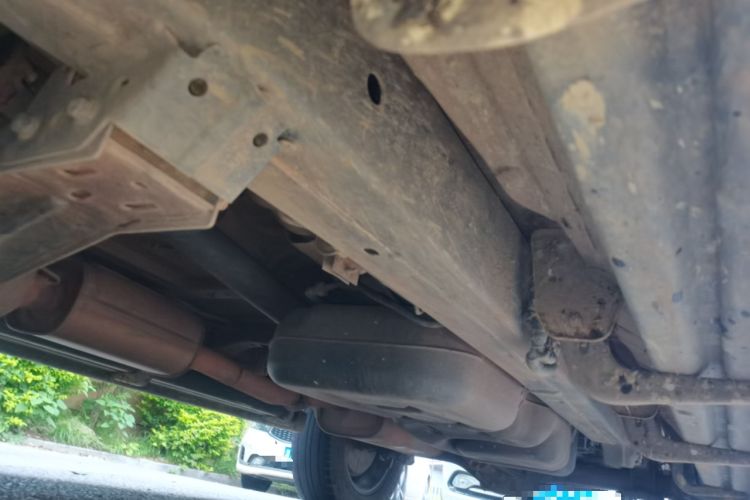Used JMC Yuhu 9  Chassis Front Left