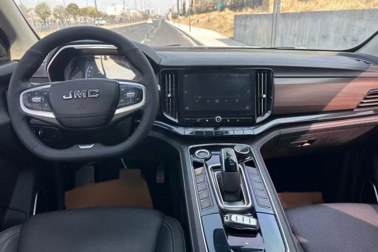 Used JMC Yuhu 9 2020 2.0T Automatic Diesel 4x4 Comfort Edition Interior 1
