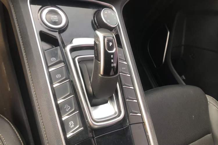 Used JMC Yuhu 9 2020 2.0T Automatic Diesel 4x4 Comfort Edition Interior 2