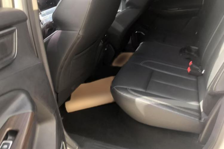 Used JMC Yuhu 9 2020 2.0T Automatic Diesel 4x4 Comfort Edition Interior 4