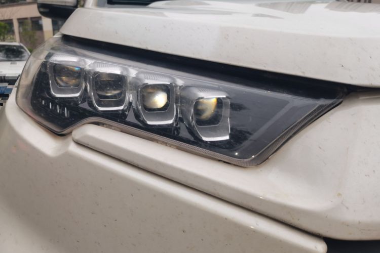 Used JMC Yuhu 9  Right Front Headlight