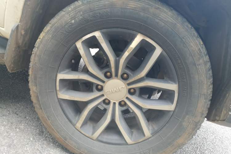 Used JMC Yuhu 9  Right Front Wheel Hub