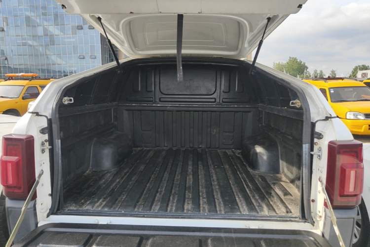 Used JMC Yuhu 9  Trunk