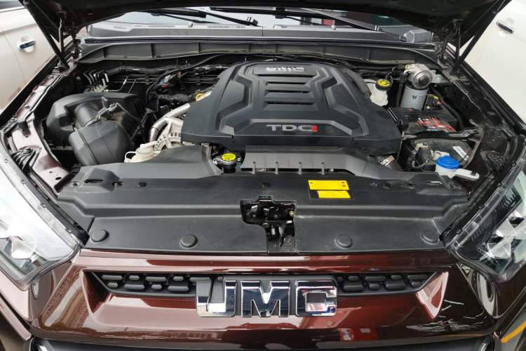 Used JMC Yuhu 9 2022 2.0T Automatic Diesel 4x4 Ultimate Edition Engine Bay