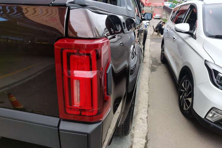 Used JMC Yuhu 9 2022 2.0T Automatic Diesel 4x4 Ultimate Edition Exterior 6