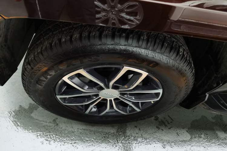 Used JMC Yuhu 9 2022 2.0T Automatic Diesel 4x4 Ultimate Edition Exterior 7