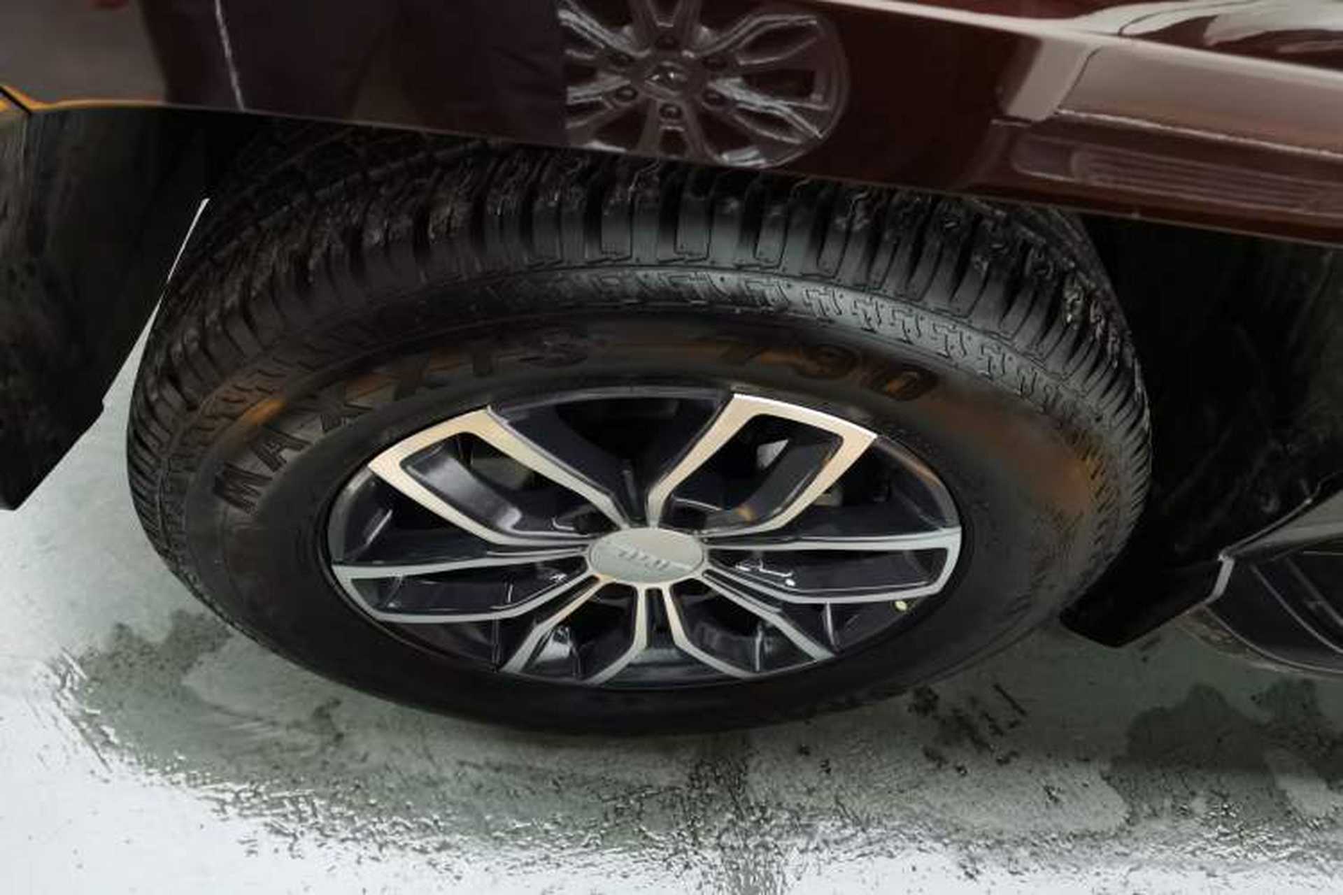 Used JMC Yuhu 9 2022 2.0T Automatic Diesel 4x4 Ultimate Edition Exterior 7