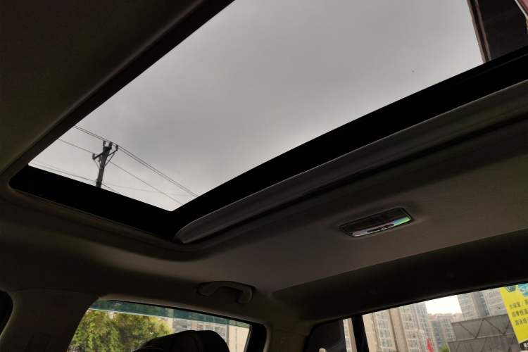 Used JMC Yuhu 9 2022 2.0T Automatic Diesel 4x4 Ultimate Edition Headliner