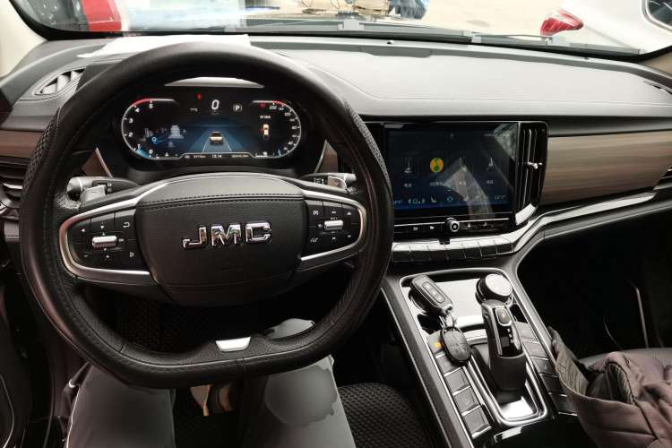 Used JMC Yuhu 9 2022 2.0T Automatic Diesel 4x4 Ultimate Edition Interior 2