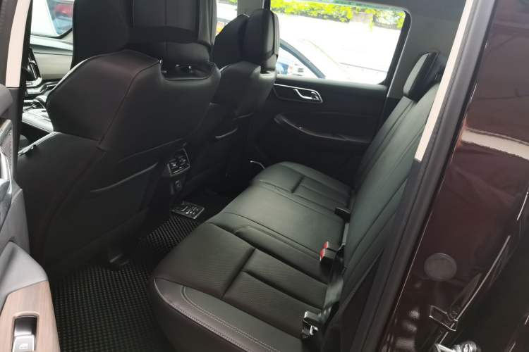 Used JMC Yuhu 9 2022 2.0T Automatic Diesel 4x4 Ultimate Edition Interior 4