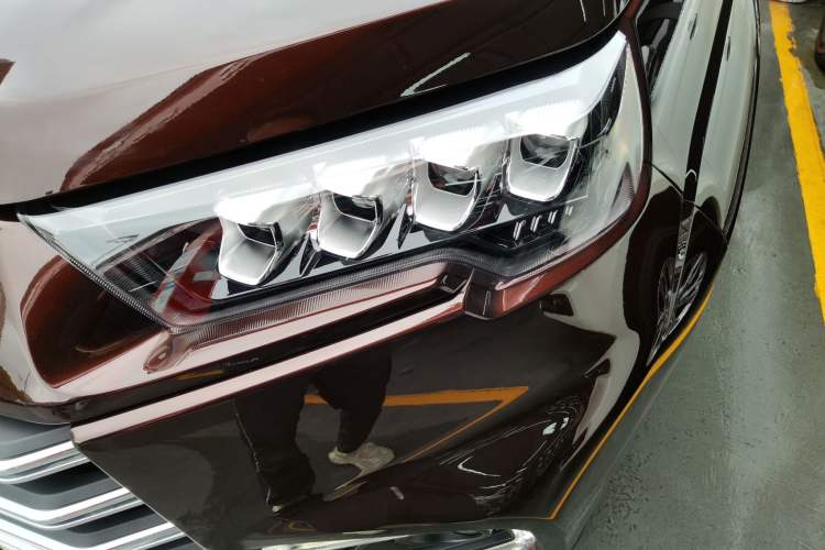 Used JMC Yuhu 9 2022 2.0T Automatic Diesel 4x4 Ultimate Edition Left Front Headlight