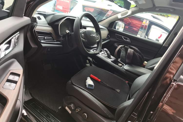 Used JMC Yuhu 9 2022 2.0T Automatic Diesel 4x4 Ultimate Edition Left Front Seat