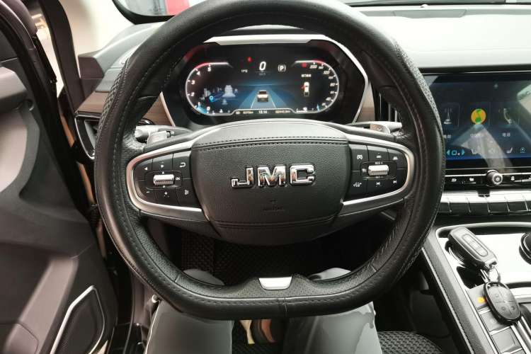 Used JMC Yuhu 9 2022 2.0T Automatic Diesel 4x4 Ultimate Edition Steering Wheel