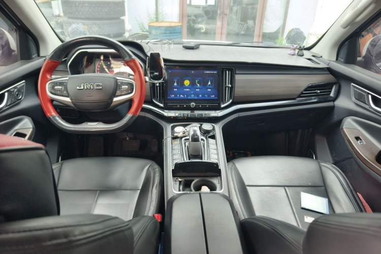 Used JMC Yuhu 9 2022 2.0T Automatic Diesel 4x4 Comfort Edition Center Console