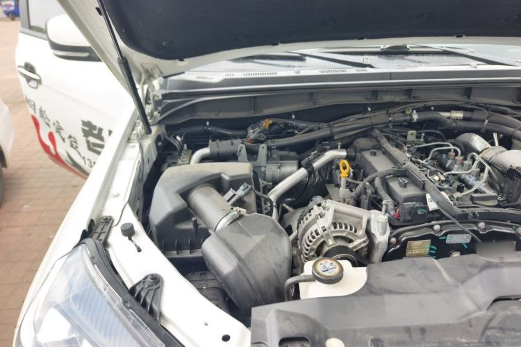 Used JMC Yuhu 9 2022 2.0T Automatic Diesel 4x4 Comfort Edition Engine Bay Right