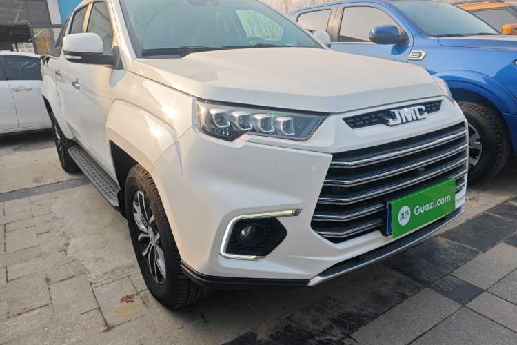 Used JMC Yuhu 9 2022 2.0T Automatic Diesel 4x4 Comfort Edition Front Right 45 Deg